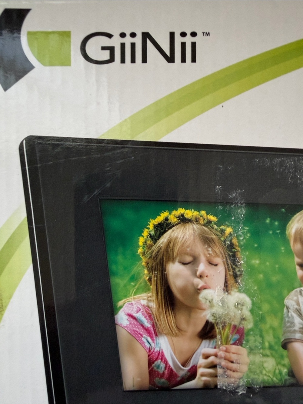 7" Digital Photo Frame - Black - Picture 6 of 7